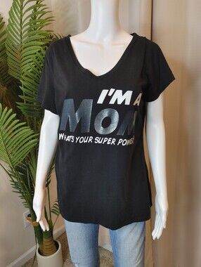 DISTRICT MADE "I'm A Mom, Whats Your Super Power" Vneck Tshirt, Black M
